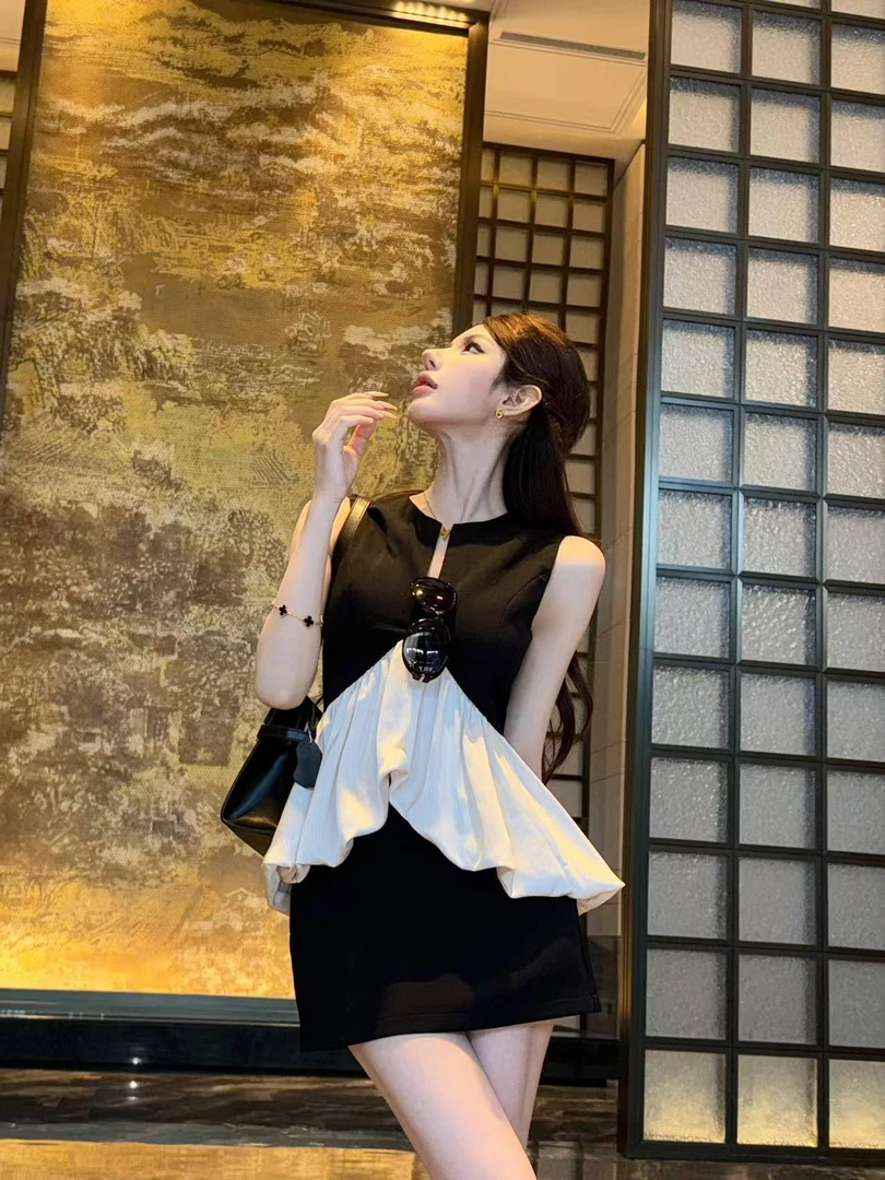 粉红PINK丨“黑唱片”高级感轻奢撞色拼接百搭上衣LWJ25B2T1552