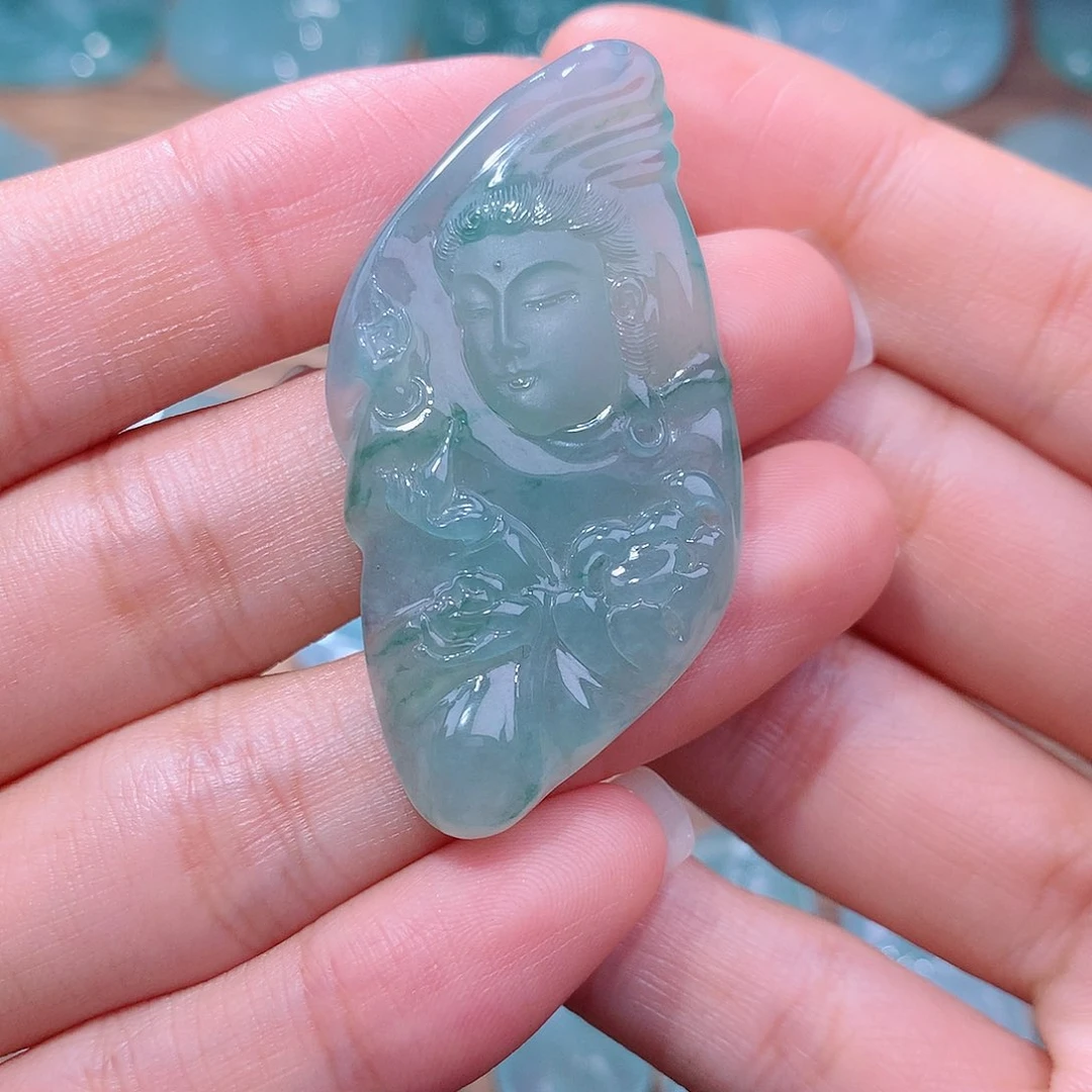 颈饰未镶嵌翡翠佛光天下