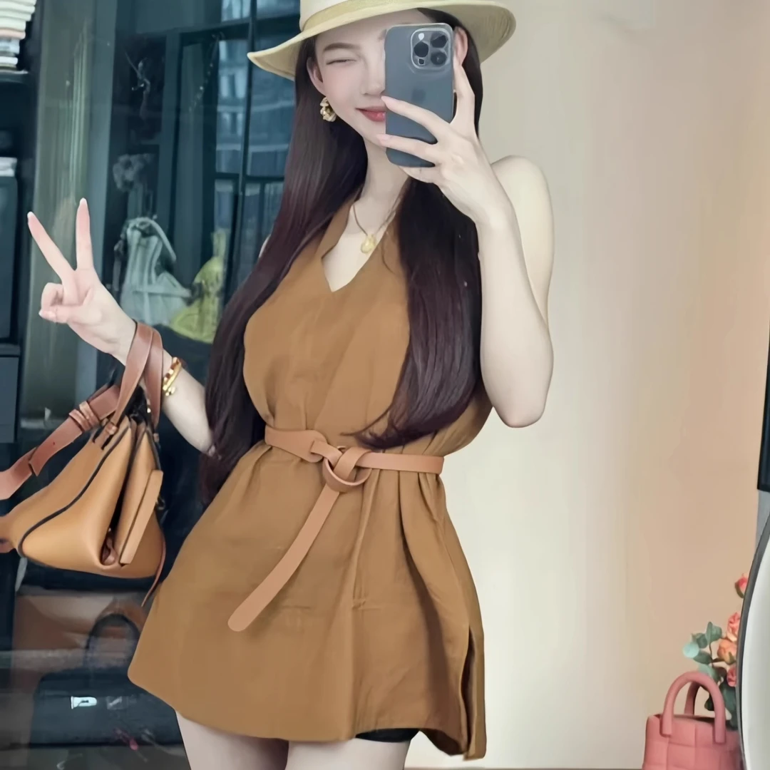 法式气质V领无袖收腰连衣裙2025夏季新款轻奢高级感时尚洋气短裙