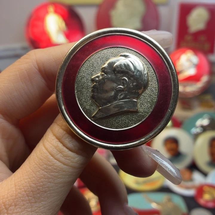 ****地爷爷像章一枚品相如图