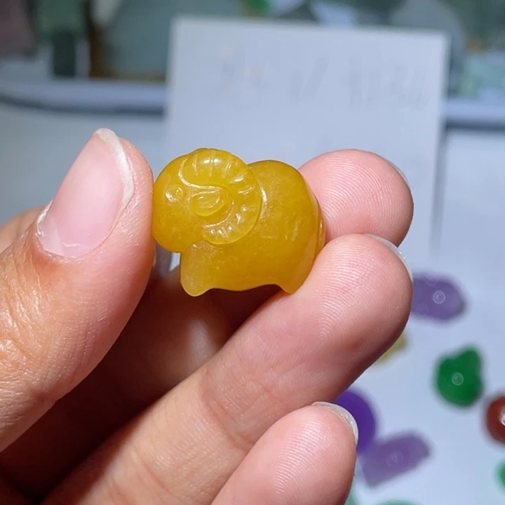 香****翡翠未镶嵌颈饰吊坠