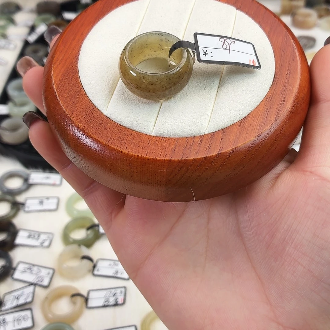 和田玉（糖玉）未镶嵌戒指Q9糖点墨墩墩内径18.7港码18