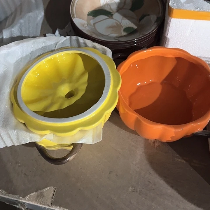 瓷带盖子的 7 英寸 汤碗  一个