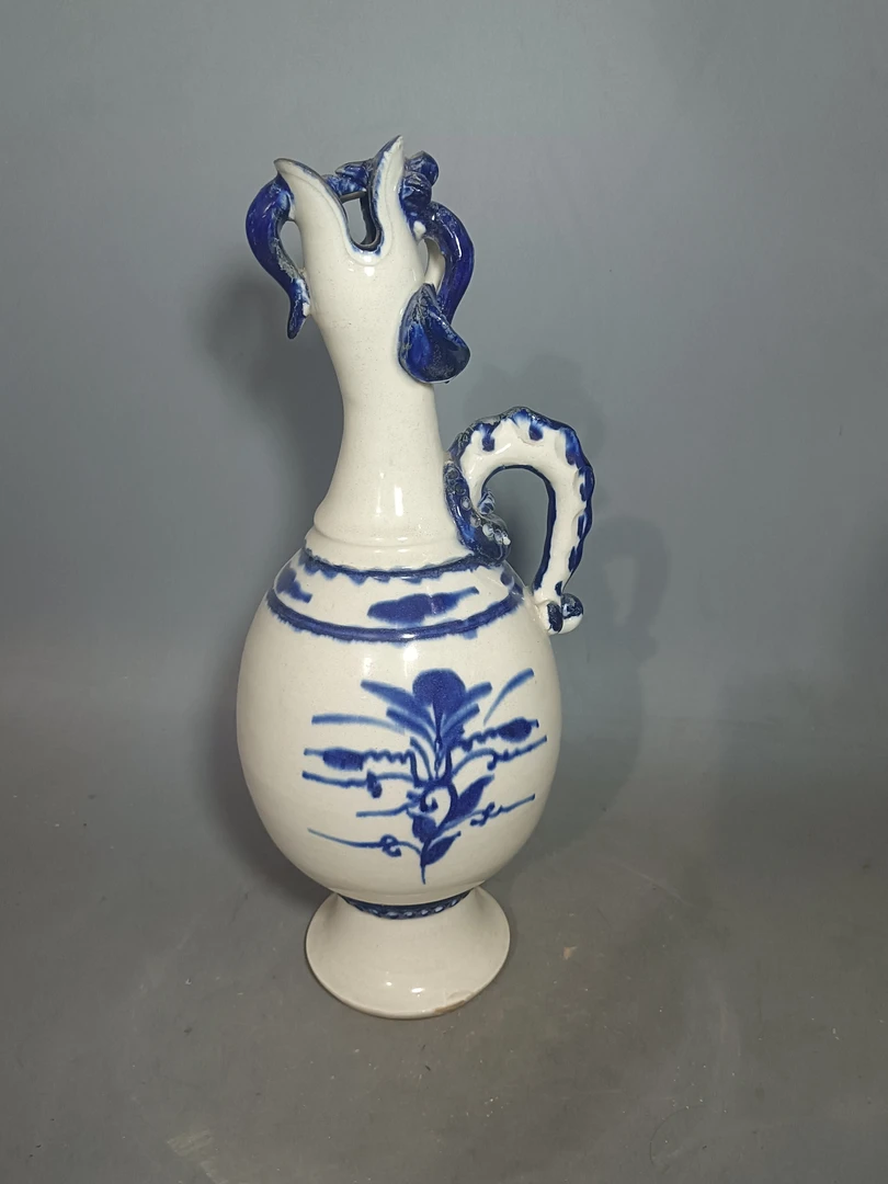 唐青花龙口执壶，带有底款