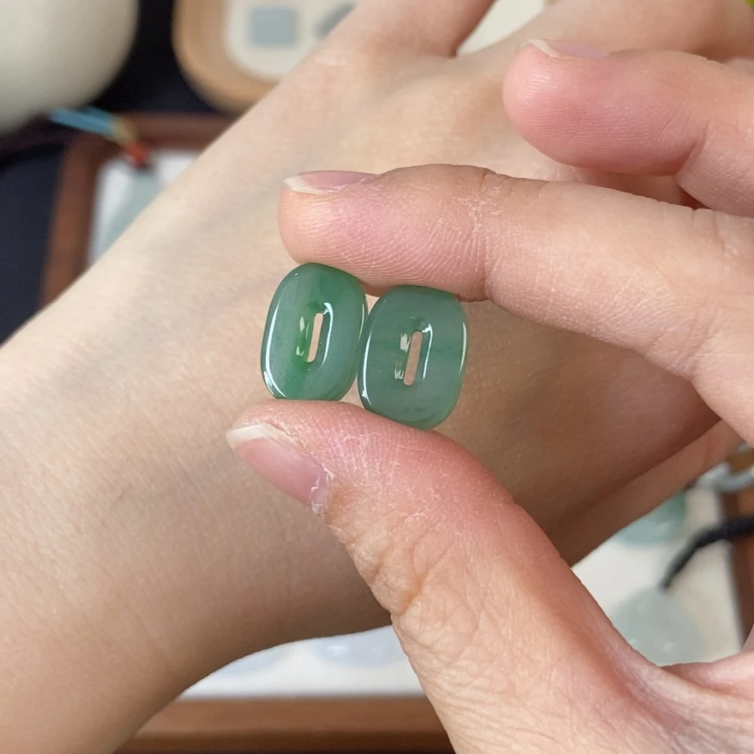 翡翠裸石反**?仿古扣一对