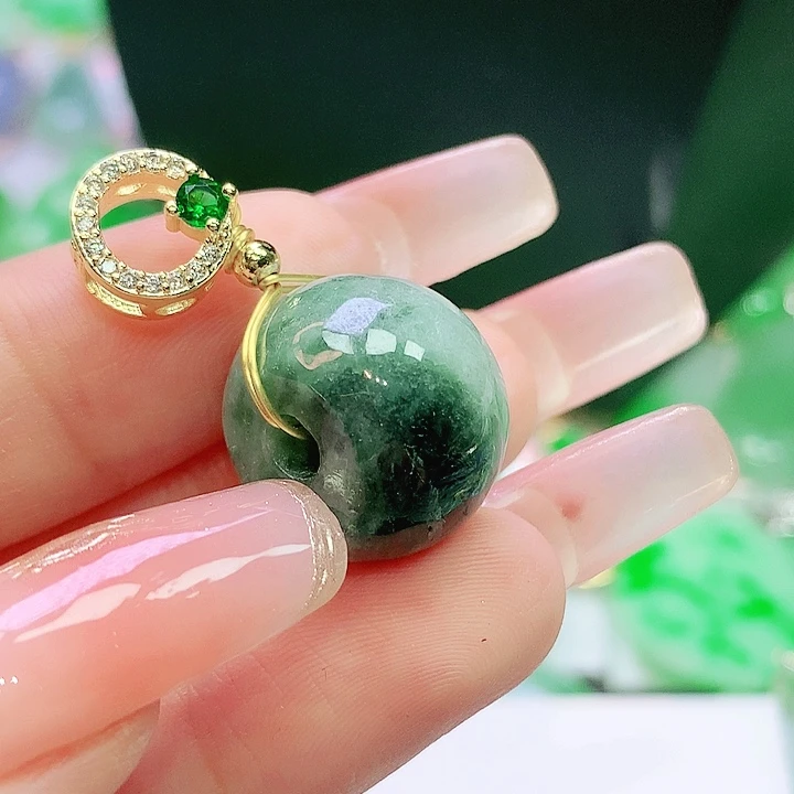翡翠未镶嵌颈饰翡翠
