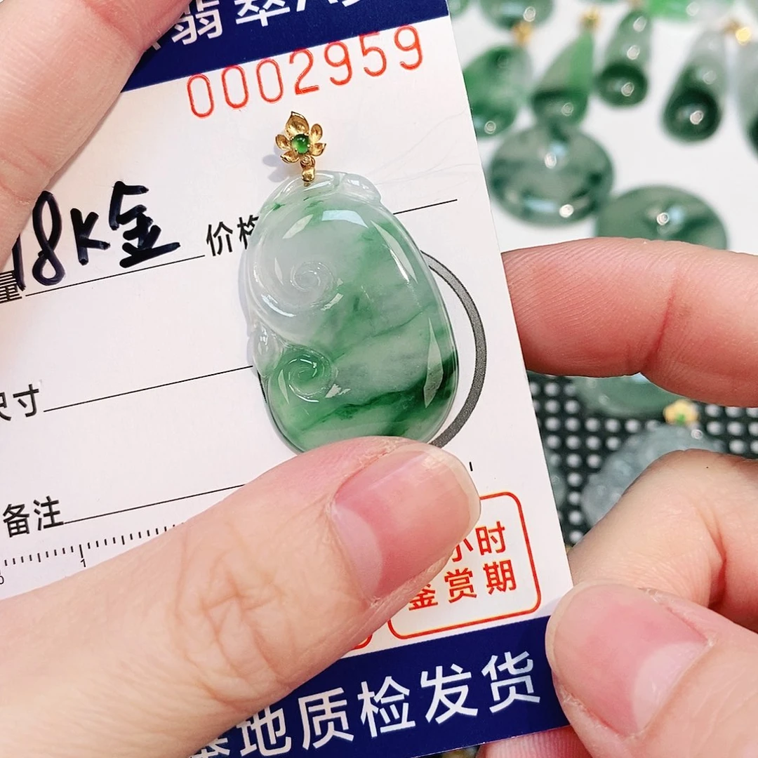 翡翠颈饰18K金镶嵌吊坠