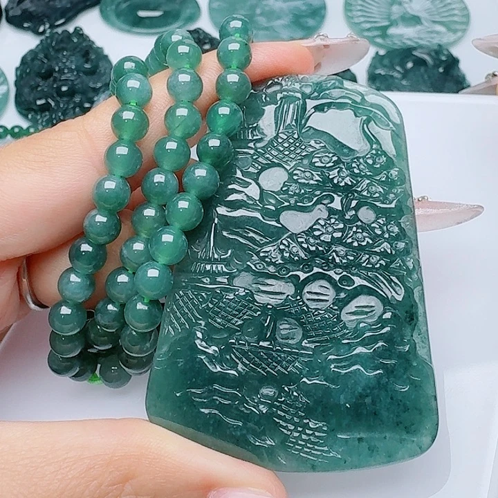 翡翠未镶嵌颈饰多样性发其一