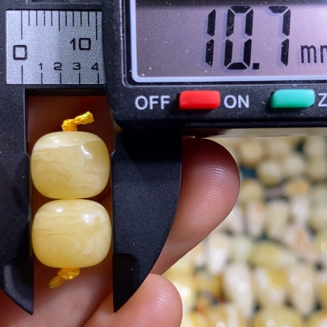 未镶嵌蜜蜡裸石微瑕