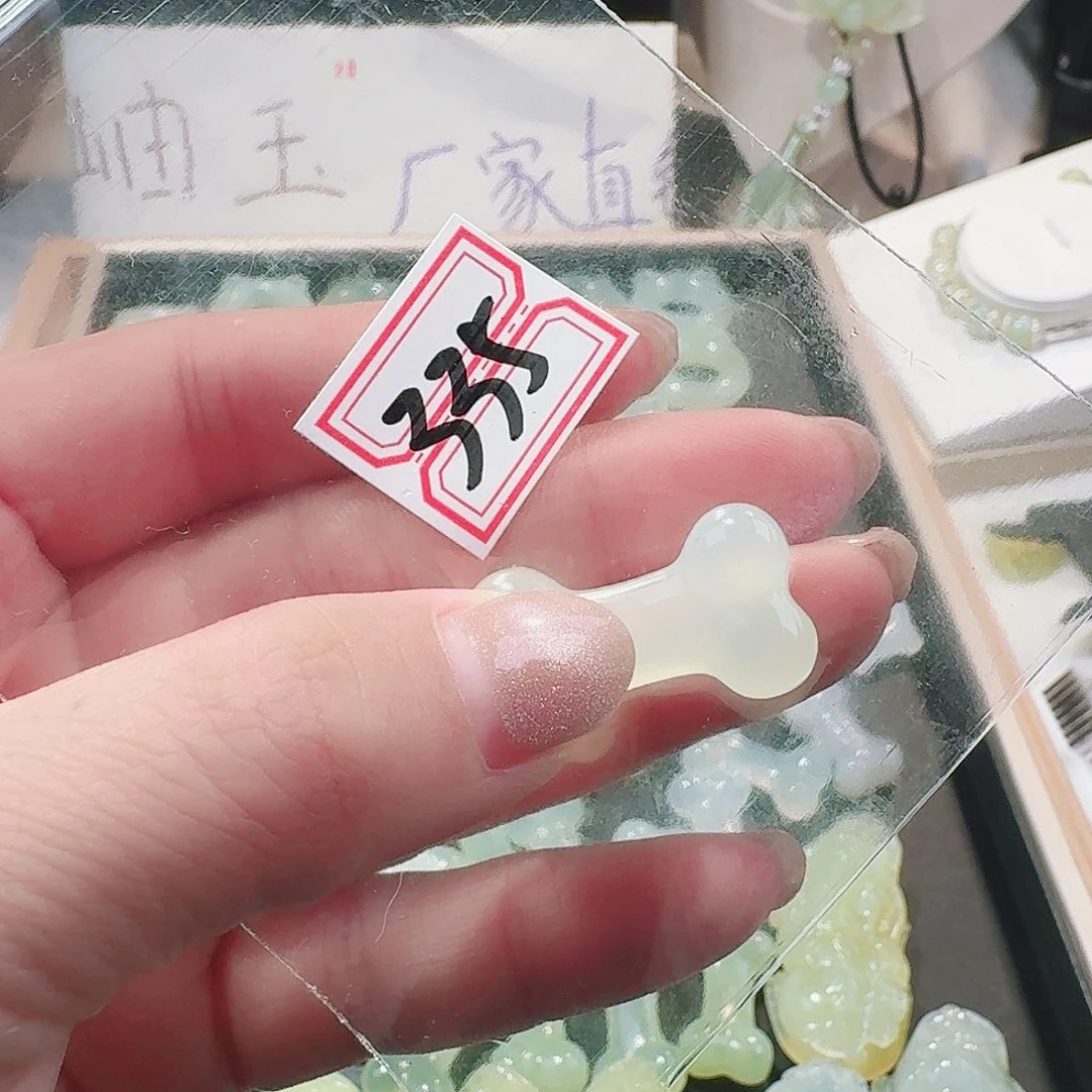 蛇纹石玉颈饰合金精美礼品