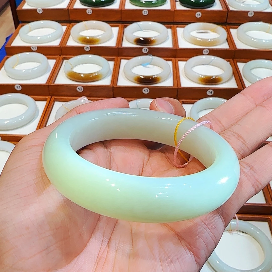 和田玉未镶嵌手镯且末奶青蓝60 61 62