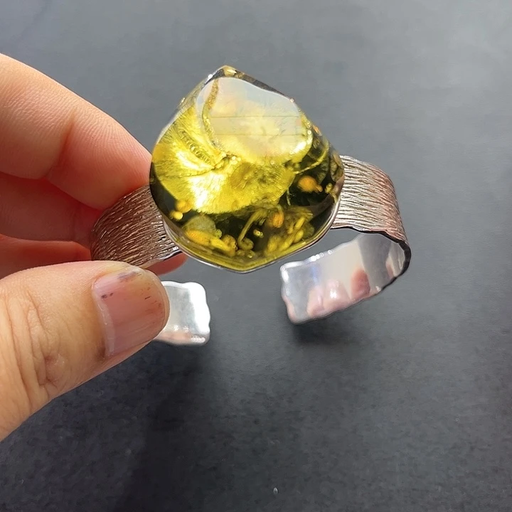 琥珀未镶嵌裸石手镯