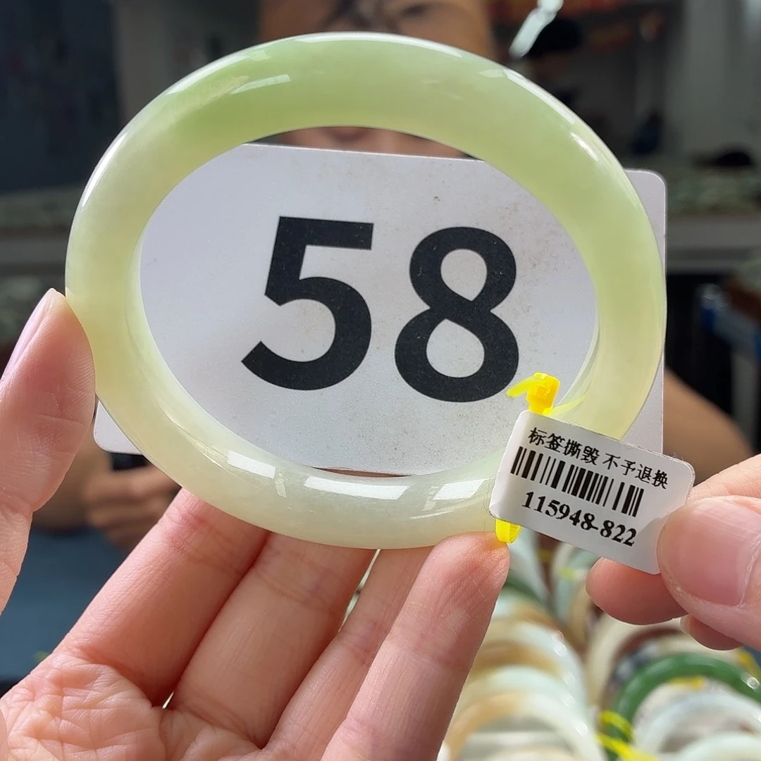 福****和田玉手镯未镶嵌