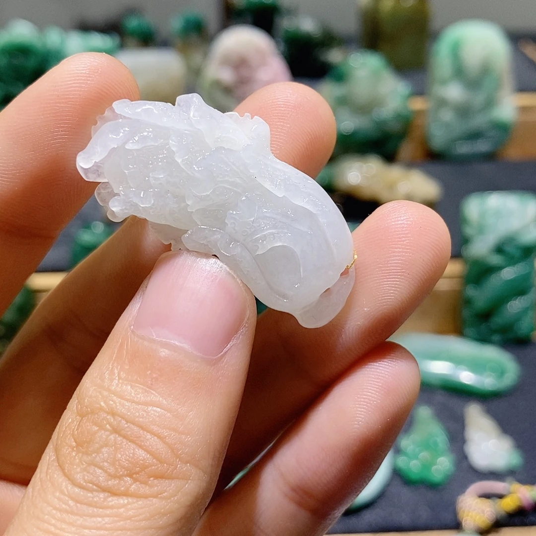 独山玉未镶嵌吊坠