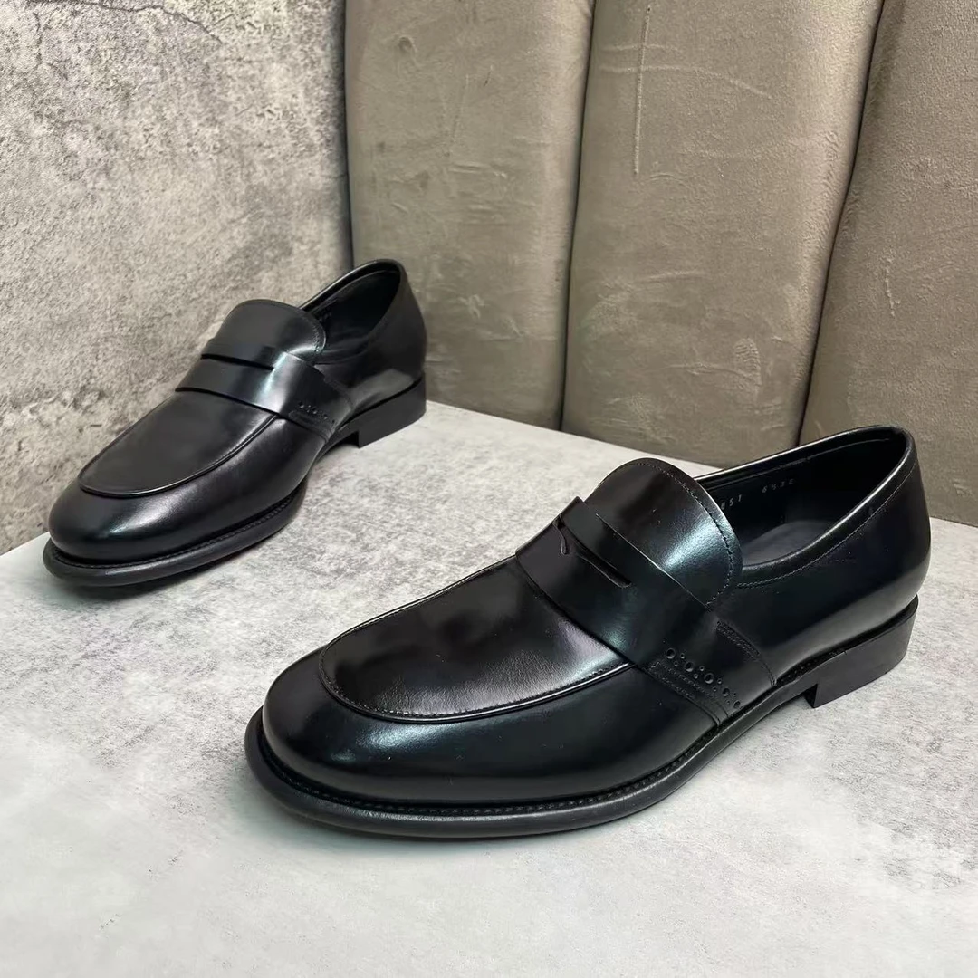 99新 FERRAGAMO/菲拉格慕 黑色亮面徽标百搭休闲皮鞋/40.5码