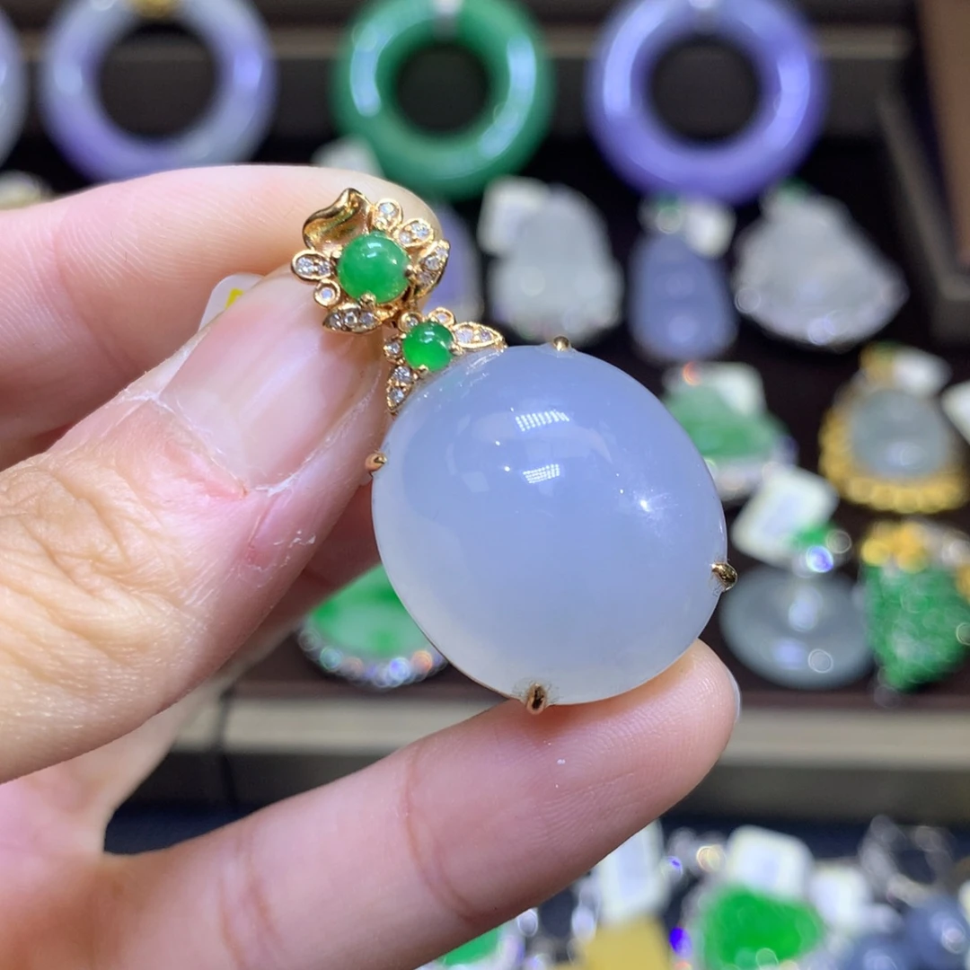 翡翠18K金镶嵌颈饰