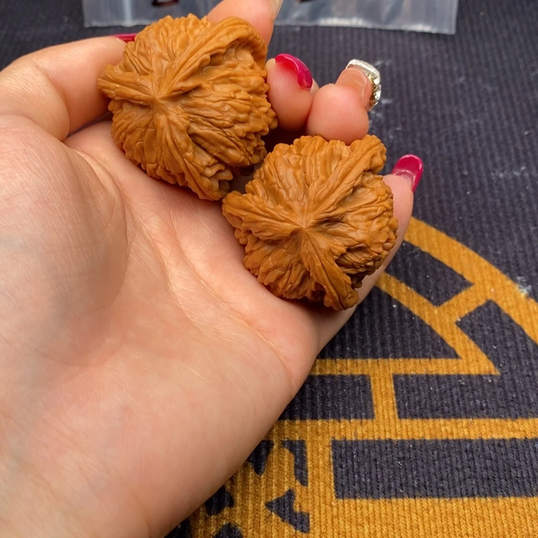 阳***哈把件文玩核桃白狮子