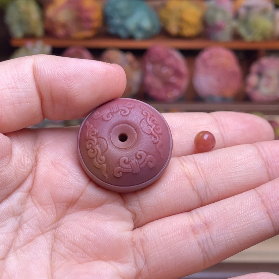 熊***←玛瑙/玉髓未镶嵌珠宝半成品盐源玛瑙平安扣