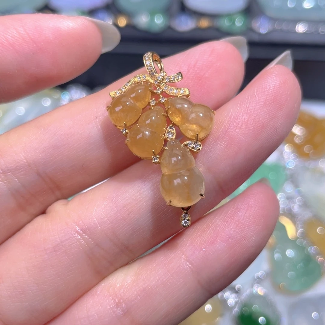 颈饰18K金镶嵌翡翠翡翠