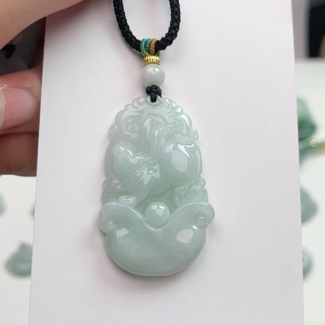 翡翠未镶嵌颈饰生肖牌