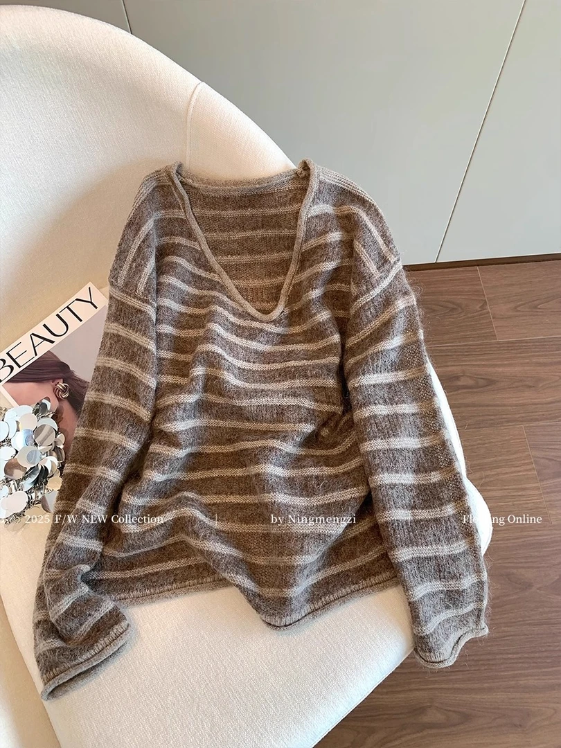 慵懒风咖色条纹v领毛衣女2025年秋季新款韩系简约休闲软糯针织衫