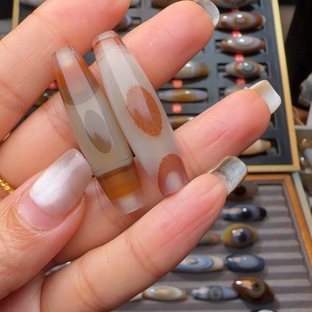 子***岸玛瑙/玉髓未镶嵌颈饰