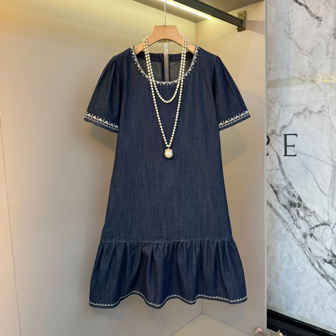 2025欧货韩系重工刺绣圆领半袖宽松版大荷叶下摆牛仔连衣裙6062