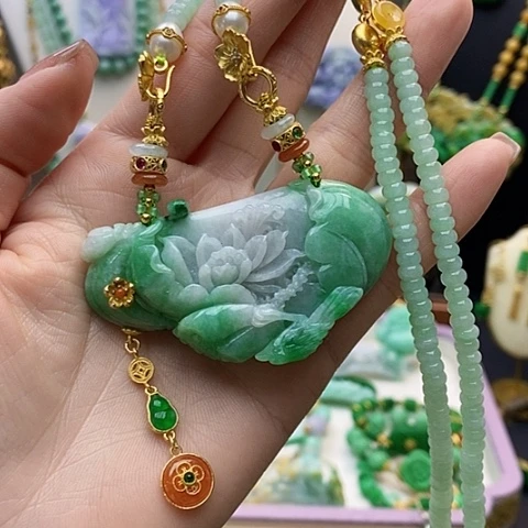 翡翠颈饰未镶嵌天然