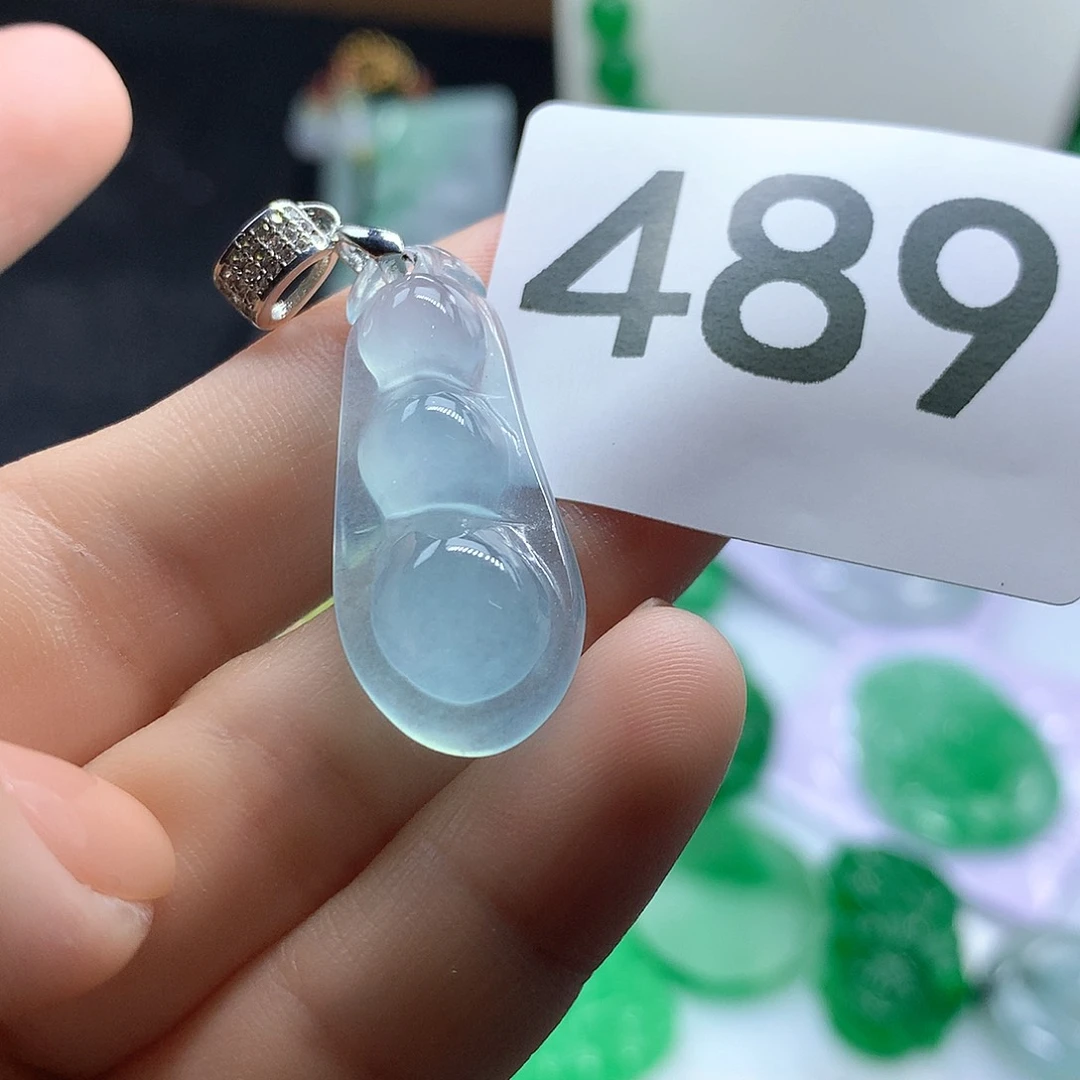 翡翠吊坠(赠链)未镶嵌