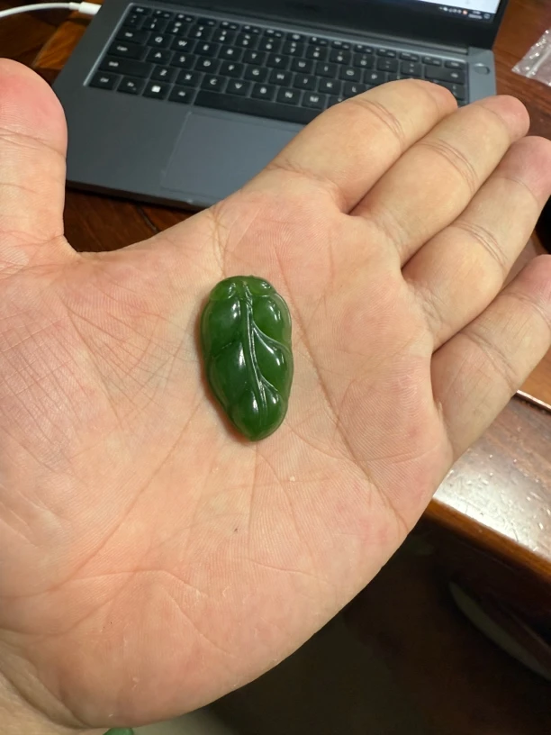 和田玉俄料碧玉叶子吊坠（无扣头）