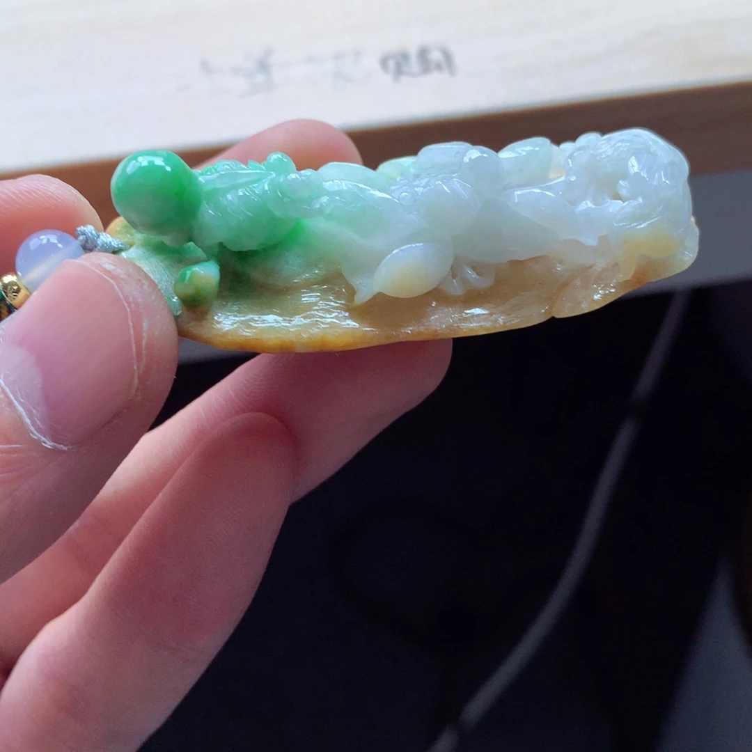 翡翠颈饰未镶嵌吊坠