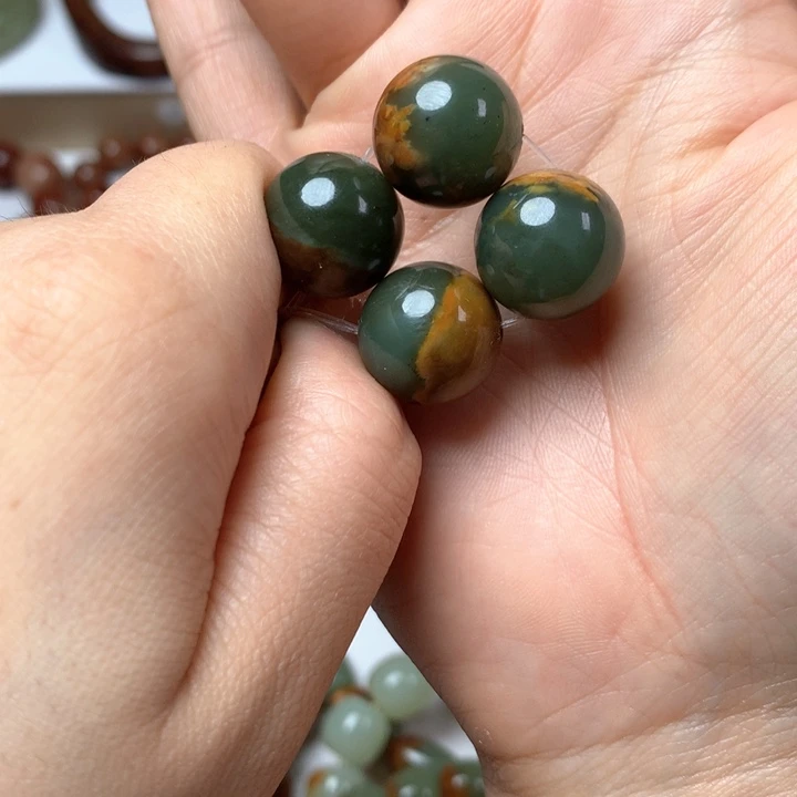 手链未镶嵌透闪石质玉大*