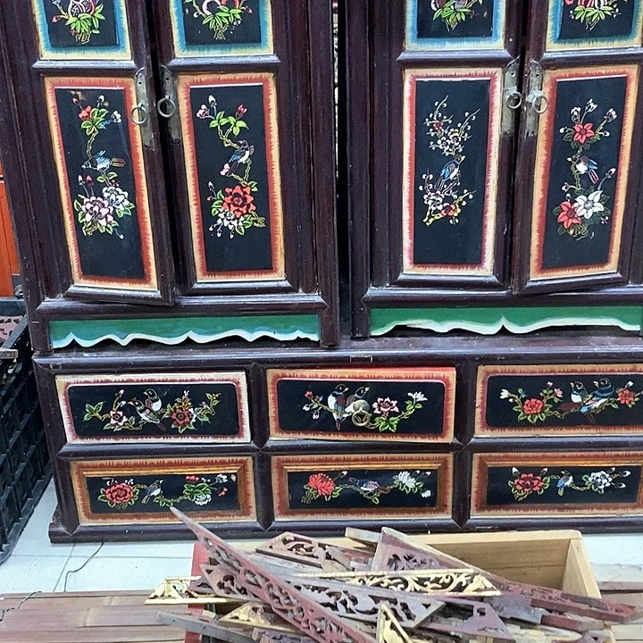 杨***丑香榧木茶室空间老木雕花板