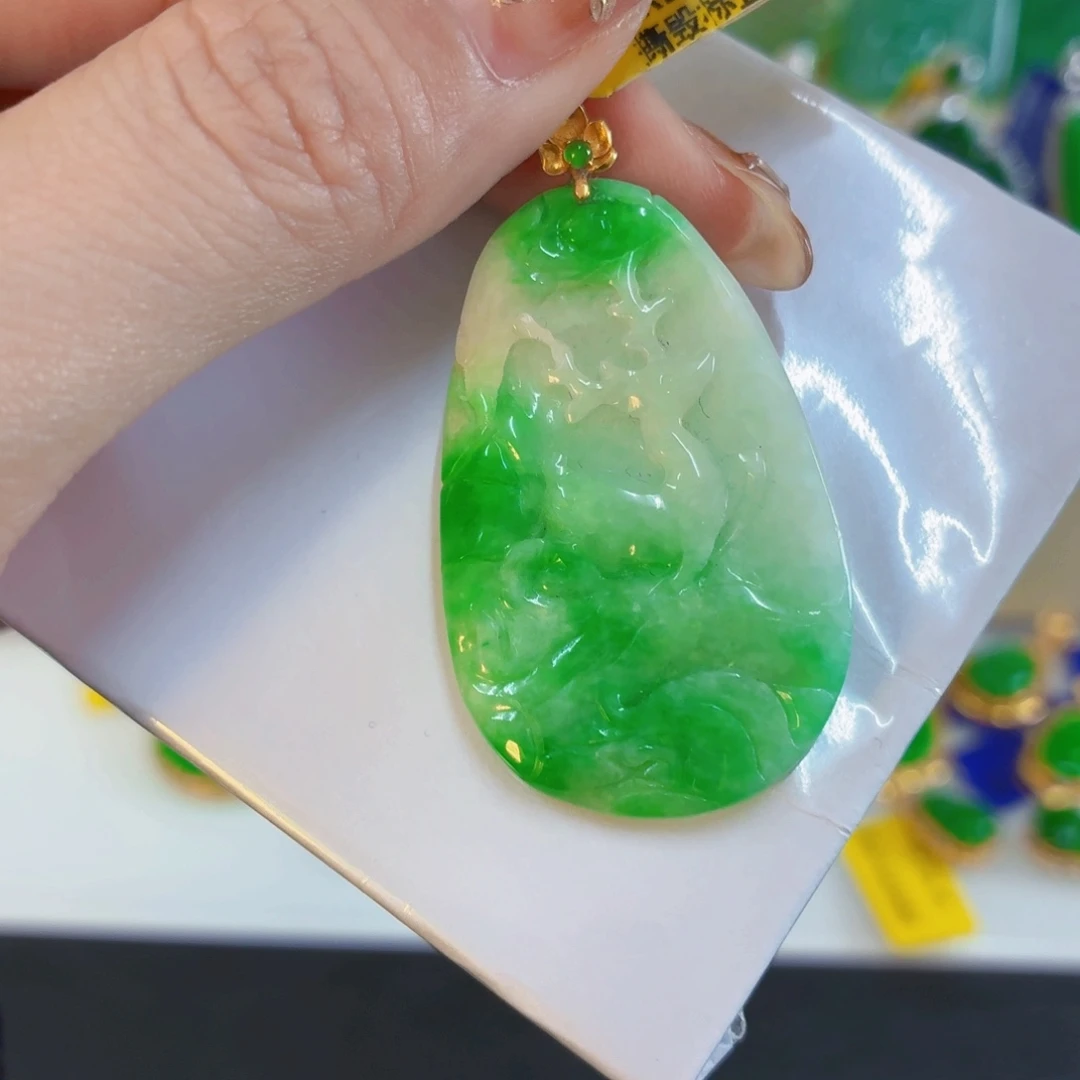 翡翠18K金镶嵌颈饰