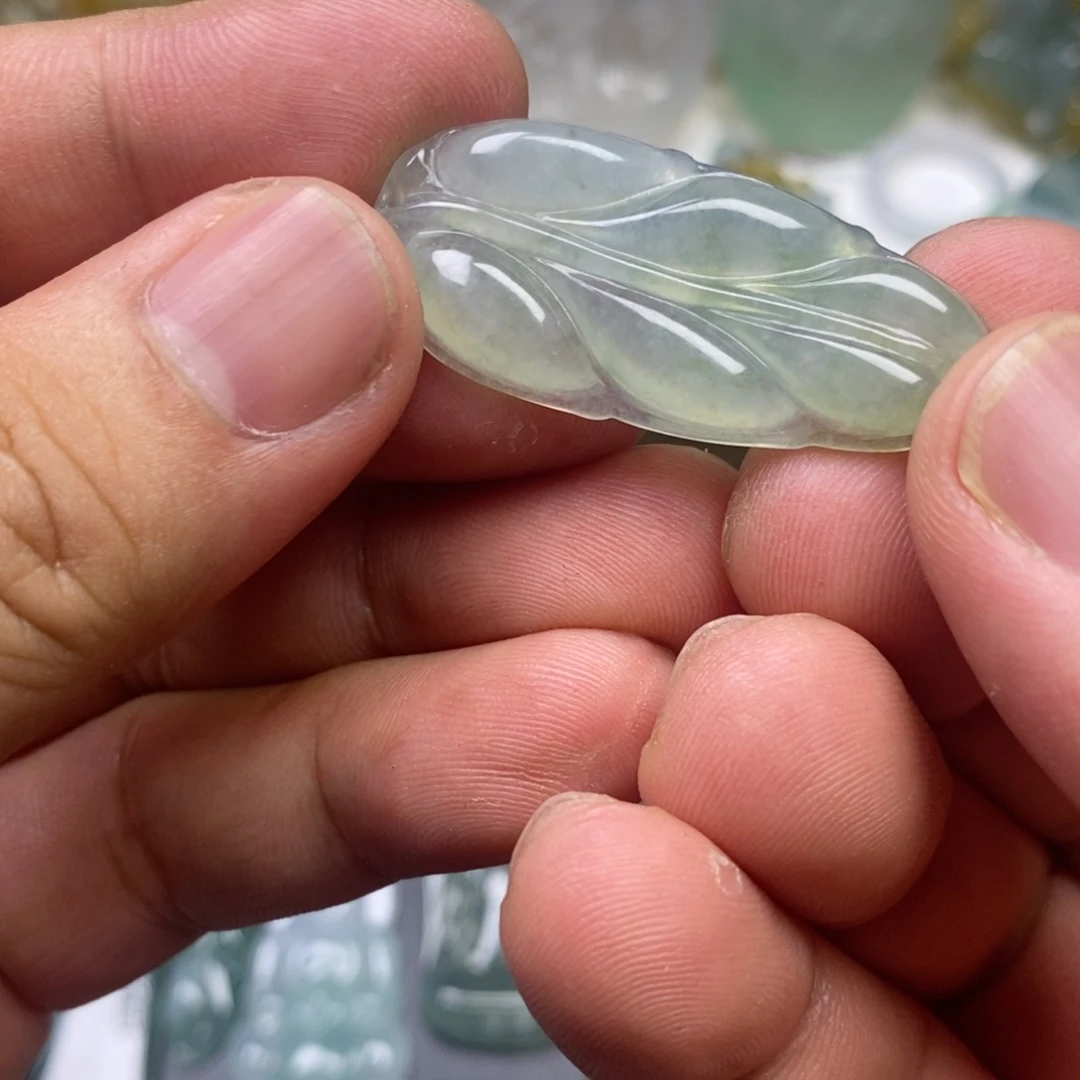 翡翠未镶嵌颈饰叶子