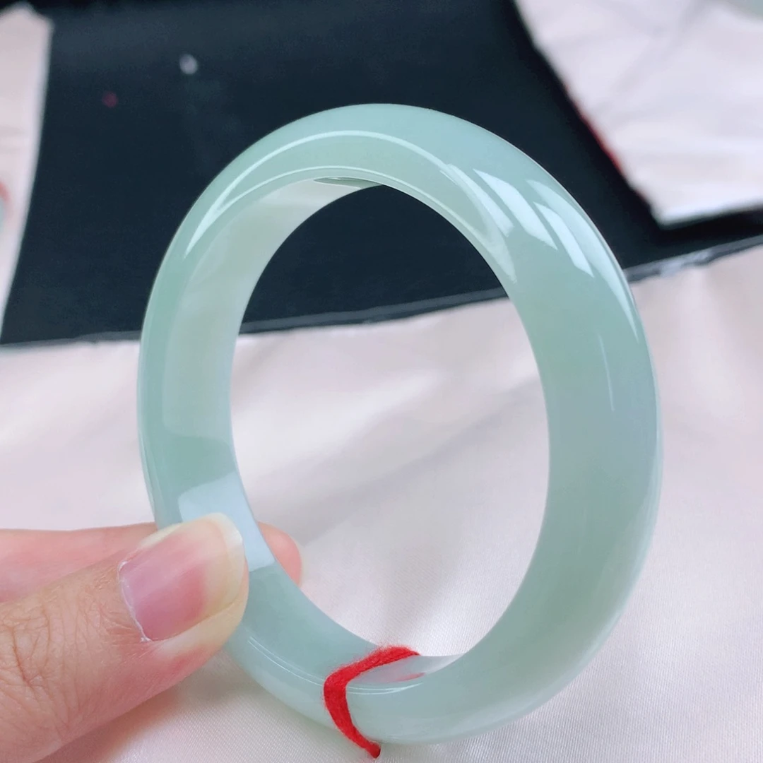 翡翠手镯未镶嵌56+圈