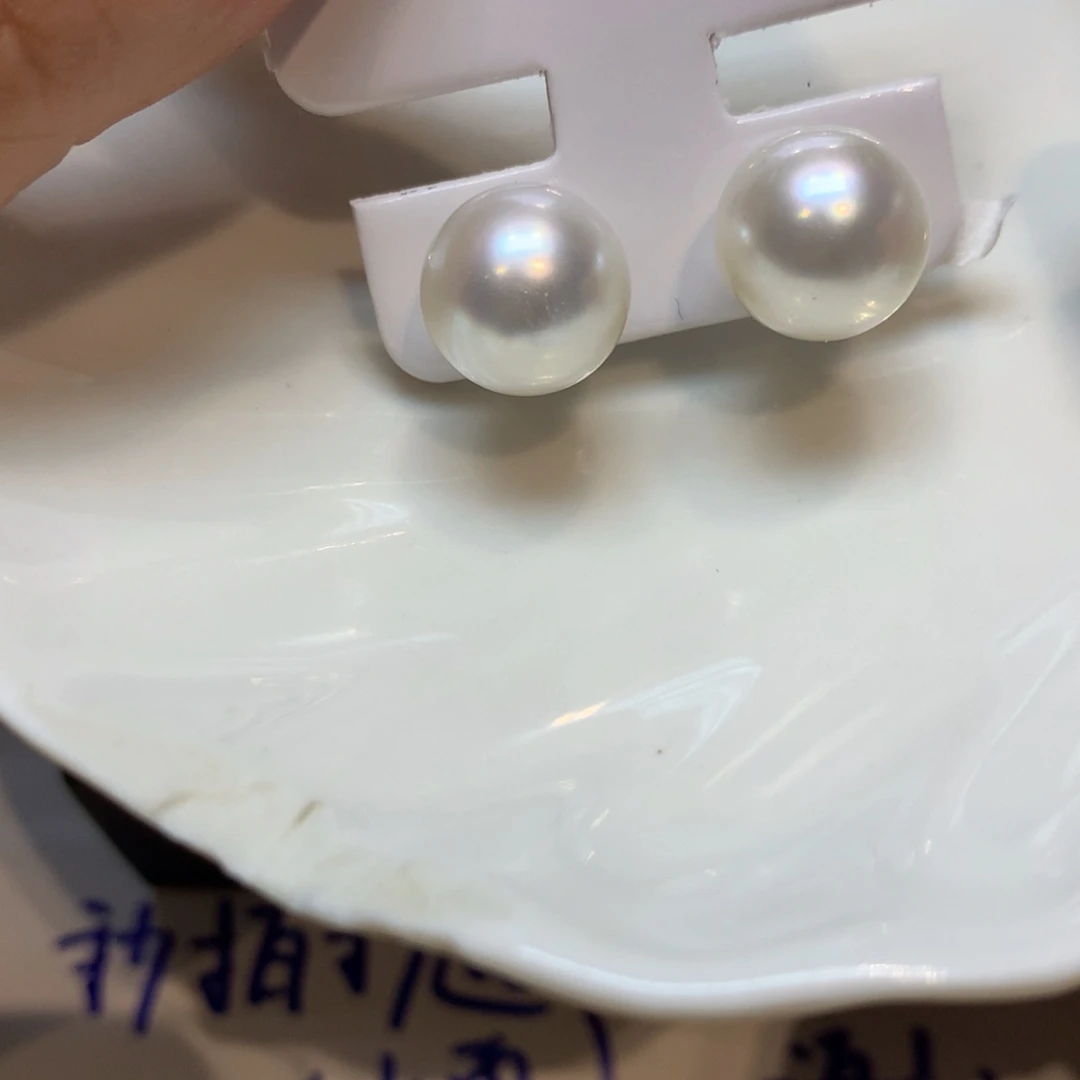 18K金镶嵌海水珍珠耳饰