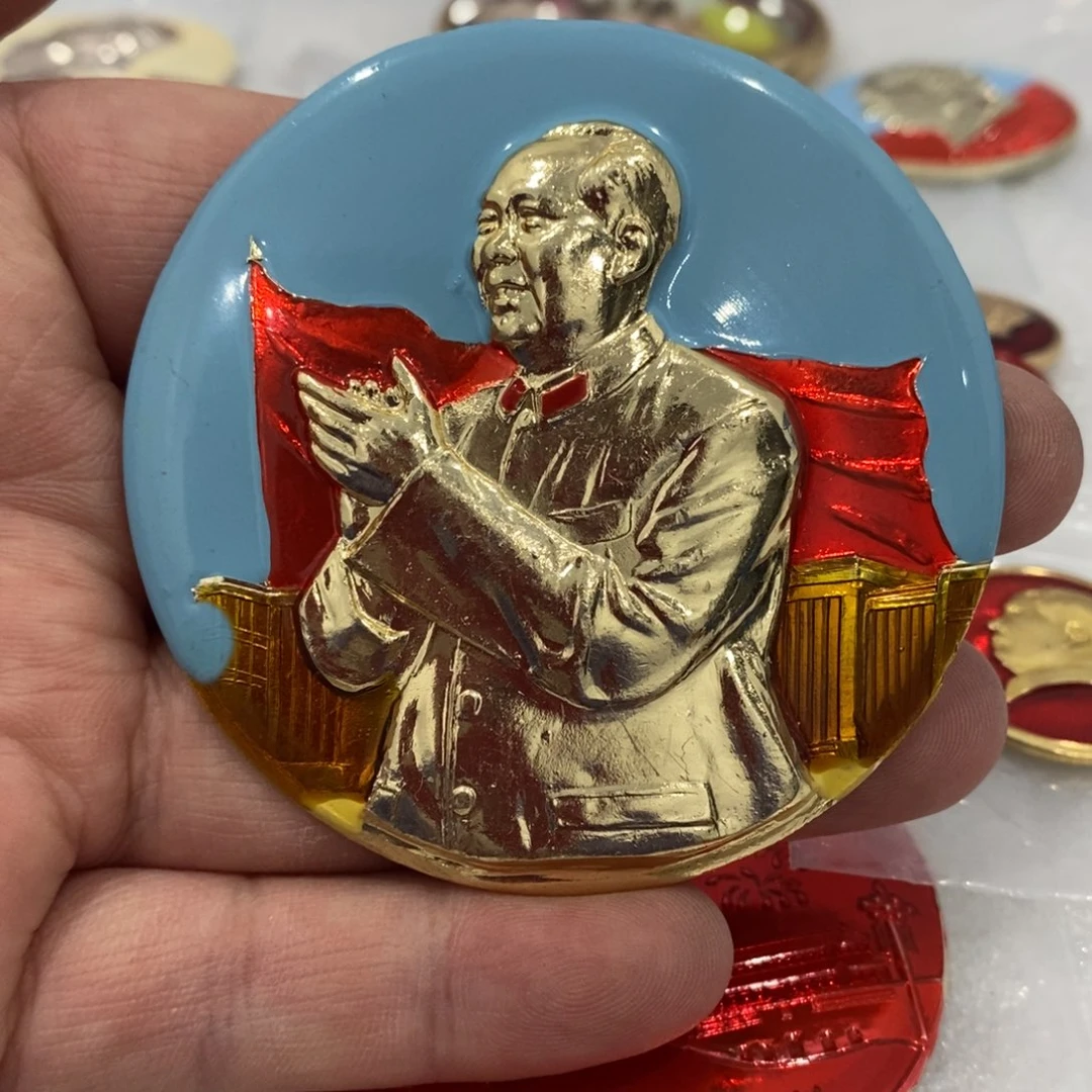 其他普通金属红章油彩半身拍手……