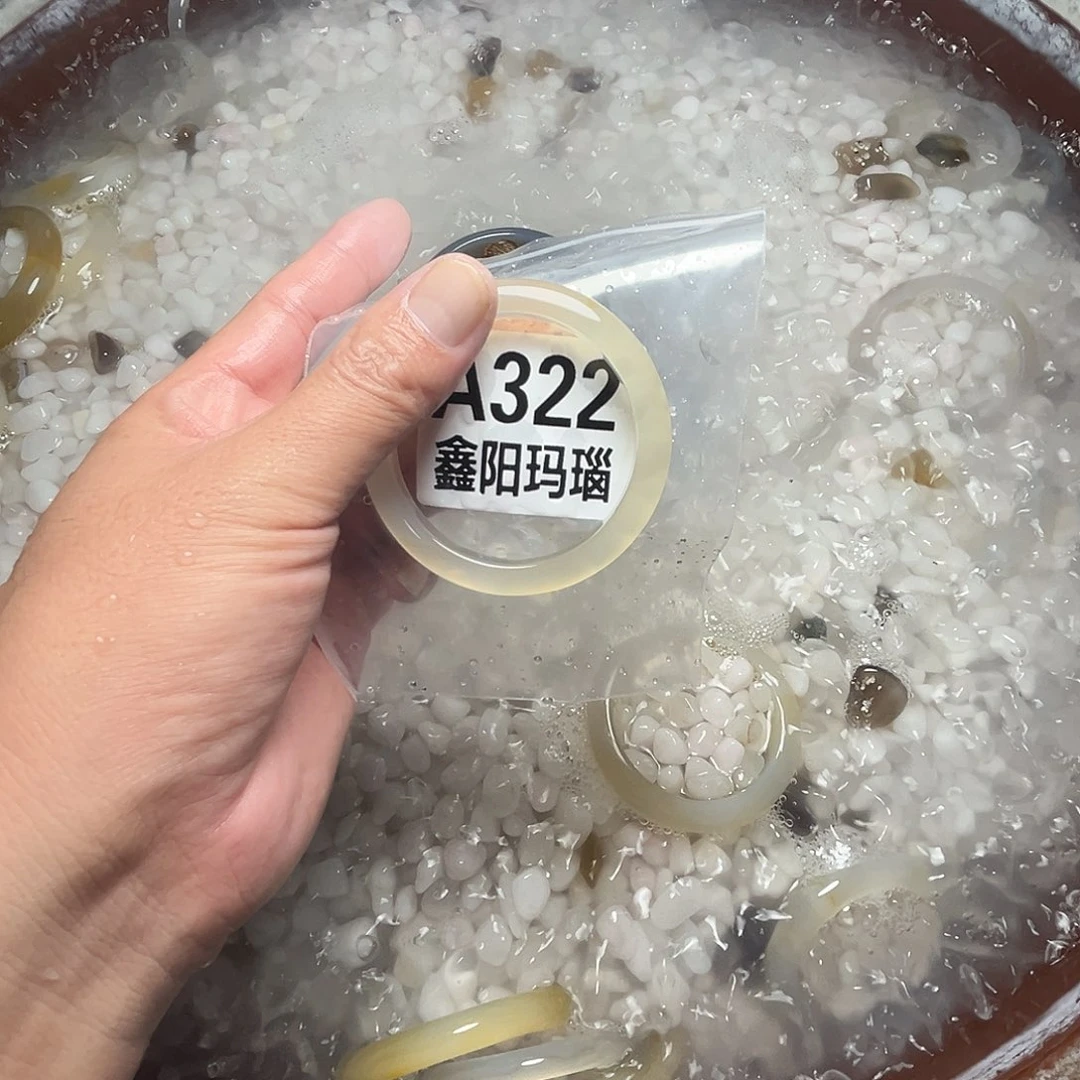 玛瑙/玉髓未镶嵌手镯圈口53