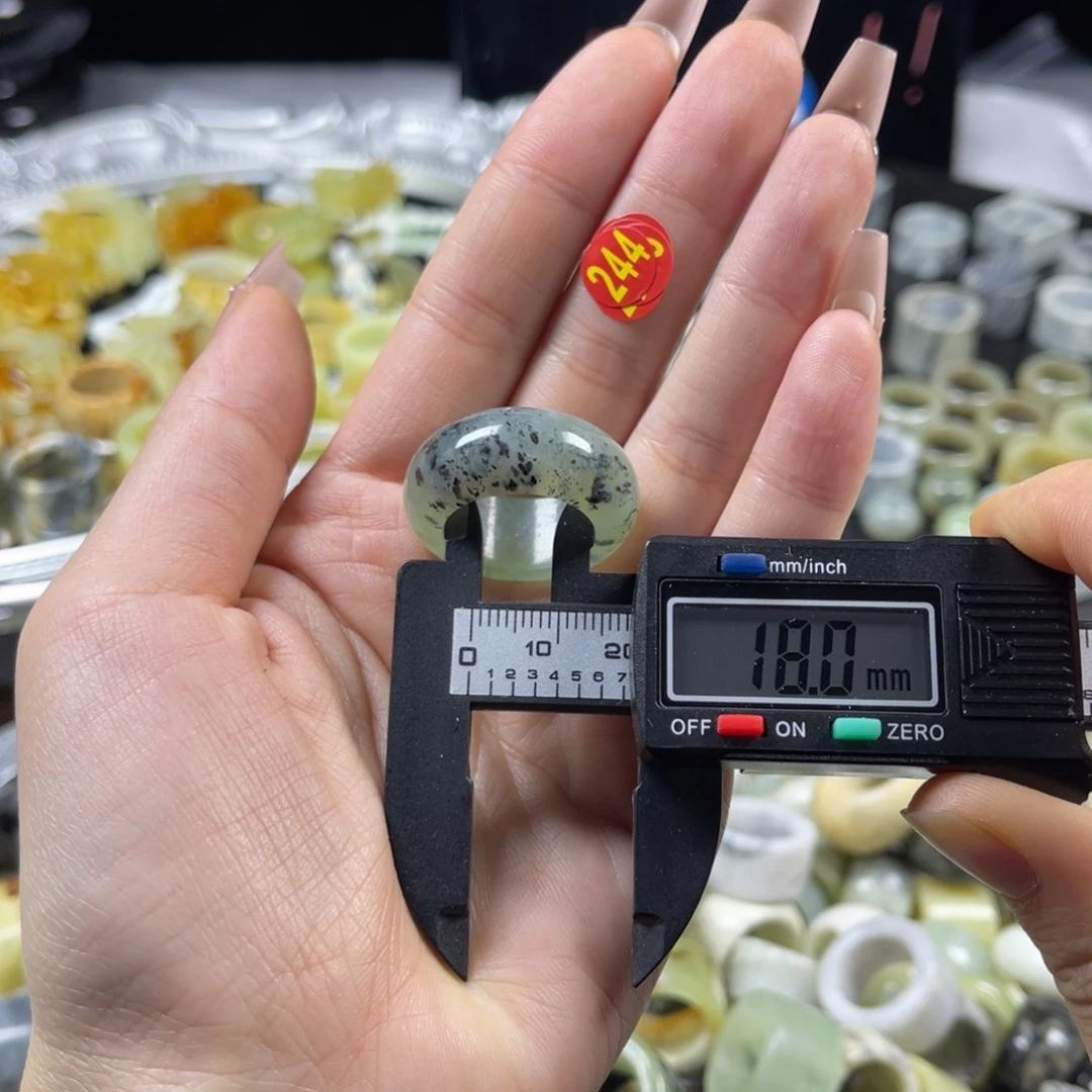 蛇纹石玉未镶嵌戒指