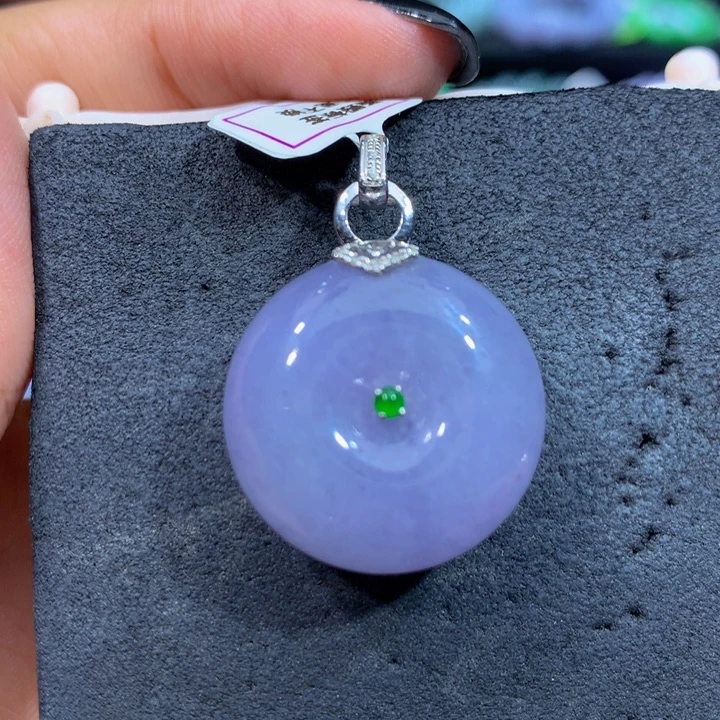 翡翠18K金镶嵌颈饰翡翠