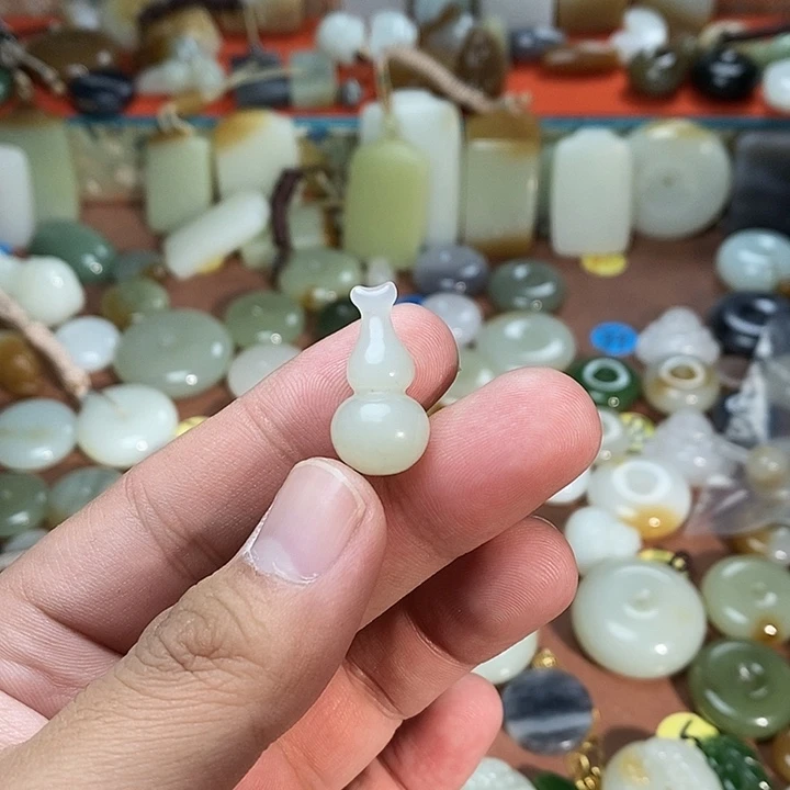 和田玉未镶嵌吊坠(不含链)