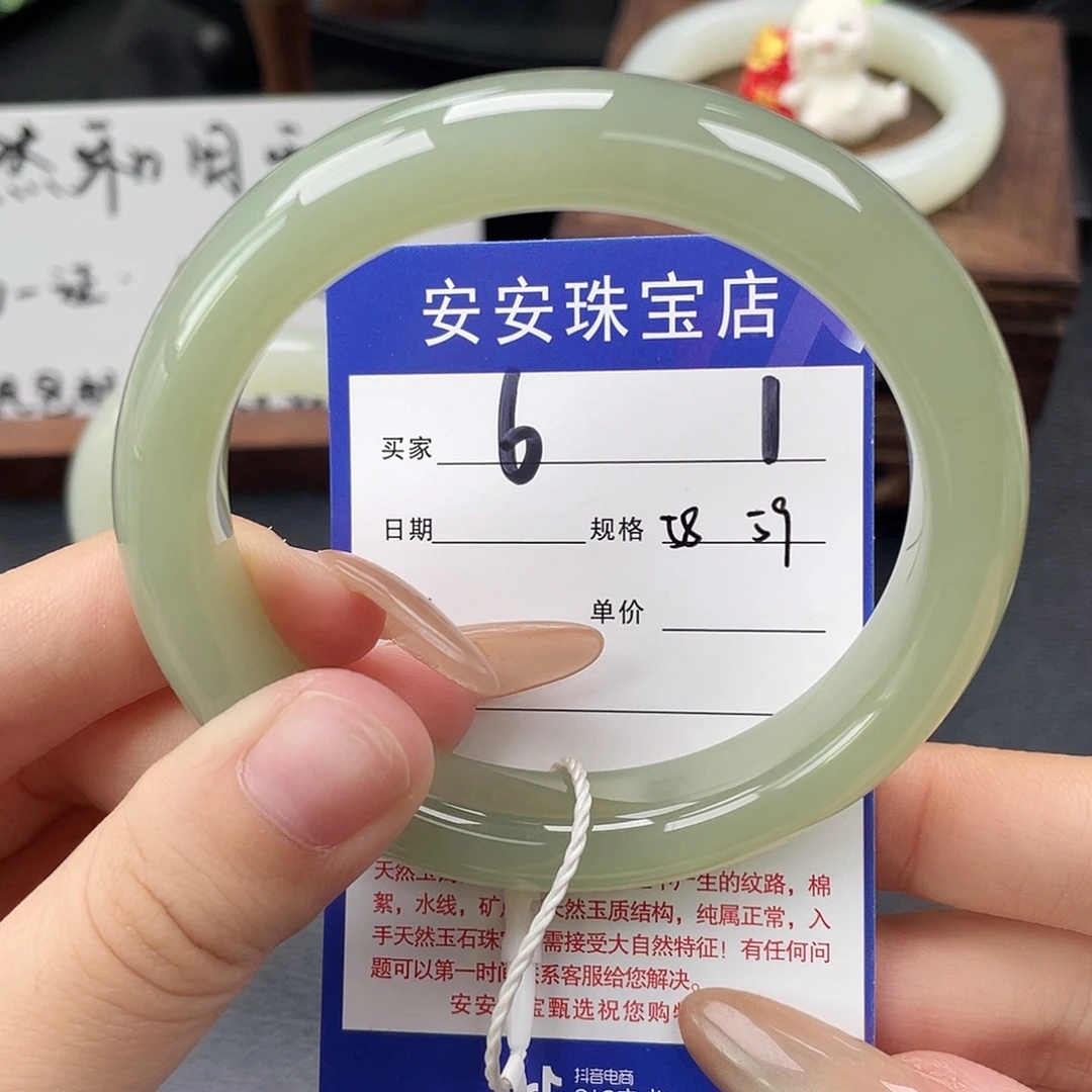 和田玉未镶嵌手镯