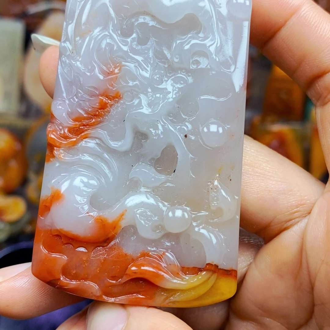 石英质玉（黄龙玉）未镶嵌颈饰