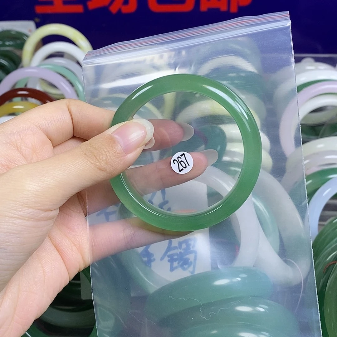 石英质玉手镯未镶嵌55