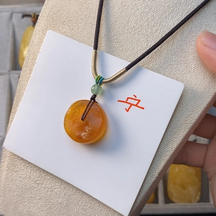 未镶嵌琥珀珠宝奇石