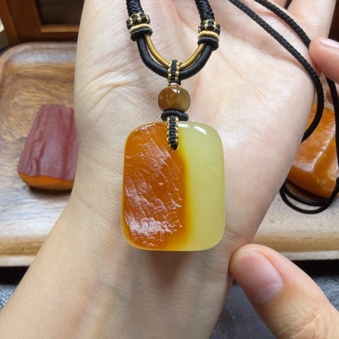 琥珀未镶嵌吊坠(赠链)