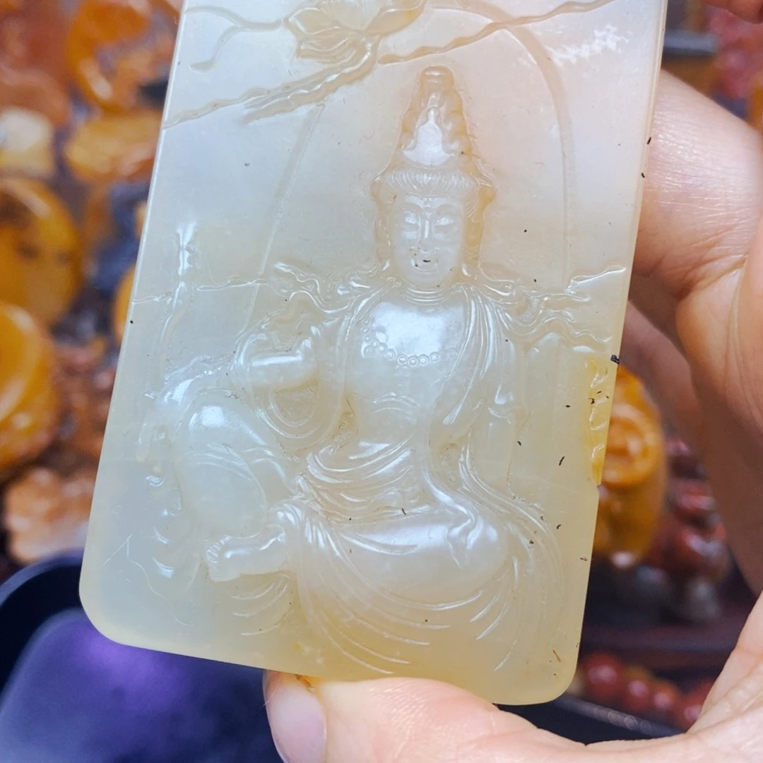 未镶嵌石英质玉（黄龙玉）颈饰