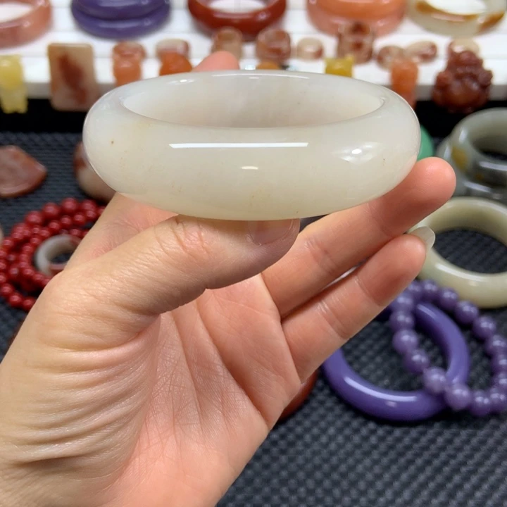 石英质玉未镶嵌手镯