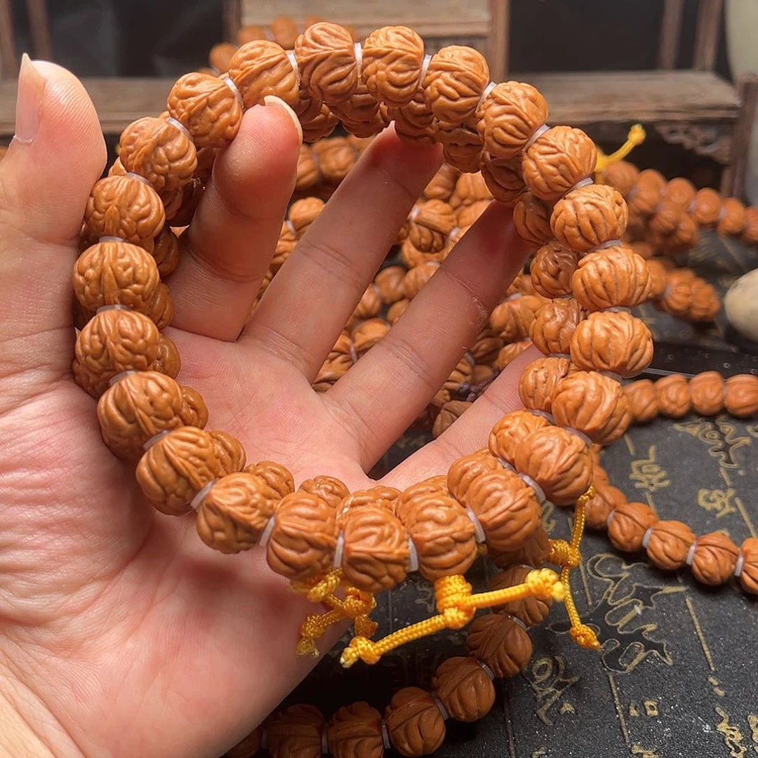 桃核吊坠桃和手持